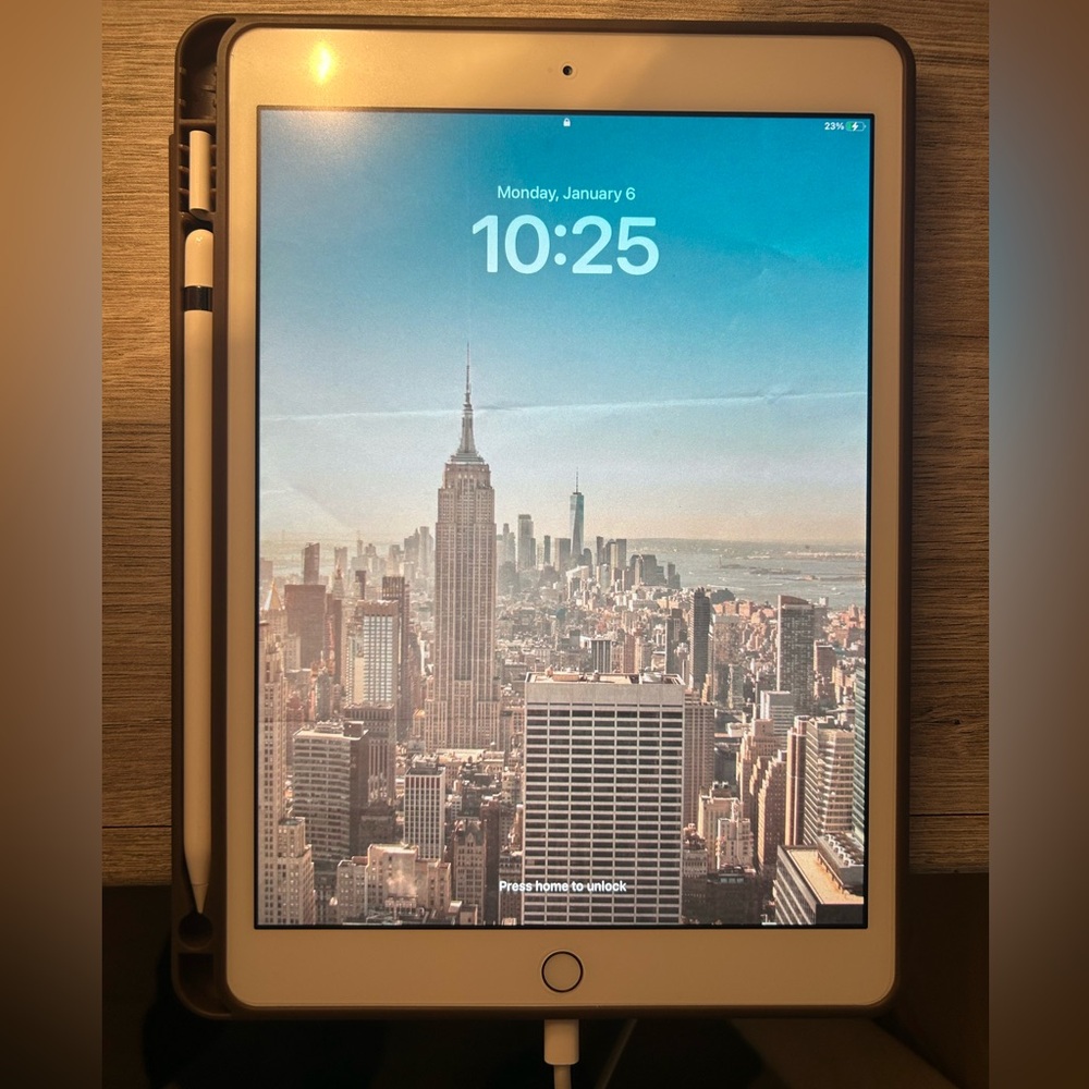 iPad - LIKE NEW! SOLD